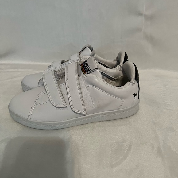 Goats Tennis - Picture 3 of 7